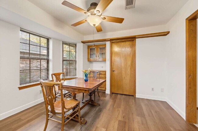 Building Photo - "Charming 3-Bed Oasis with Fireplace in the Heart of Grapevine – 2,238 Sq Ft of Comfort!"