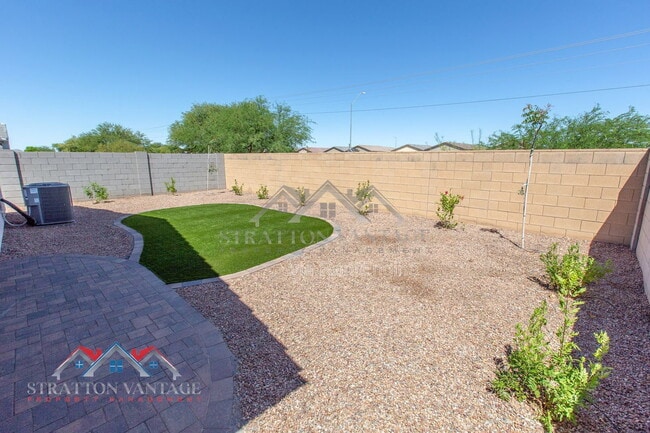 Building Photo - 1330 W Hess Ave