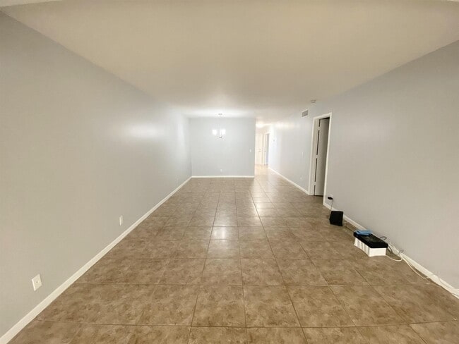 Building Photo - 1100 Boxwood Dr