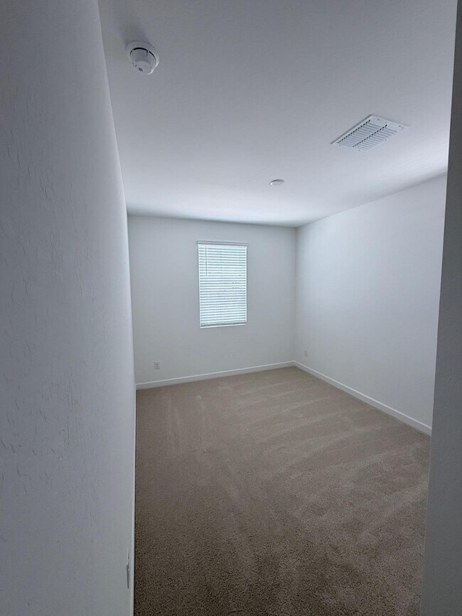 Building Photo - 6988 W Buckhorn Trail