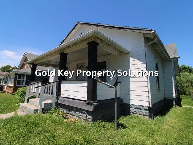 Building Photo - Spacious 3 BR 1 BA with Covered Porch and Garage (SECTION 8 APPROVED)