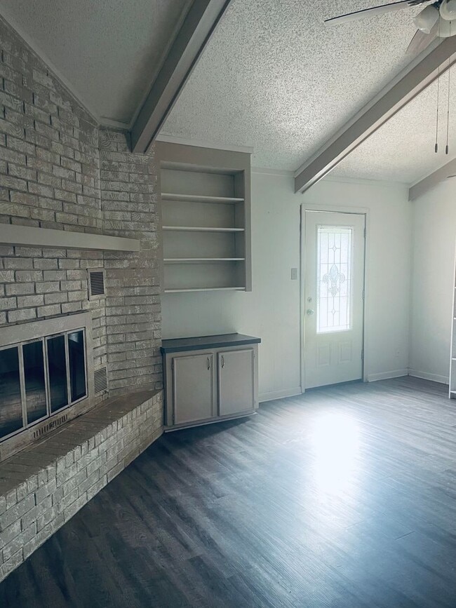 Building Photo - Updated 3BR / 2BA Home for Rent — $1,500/month