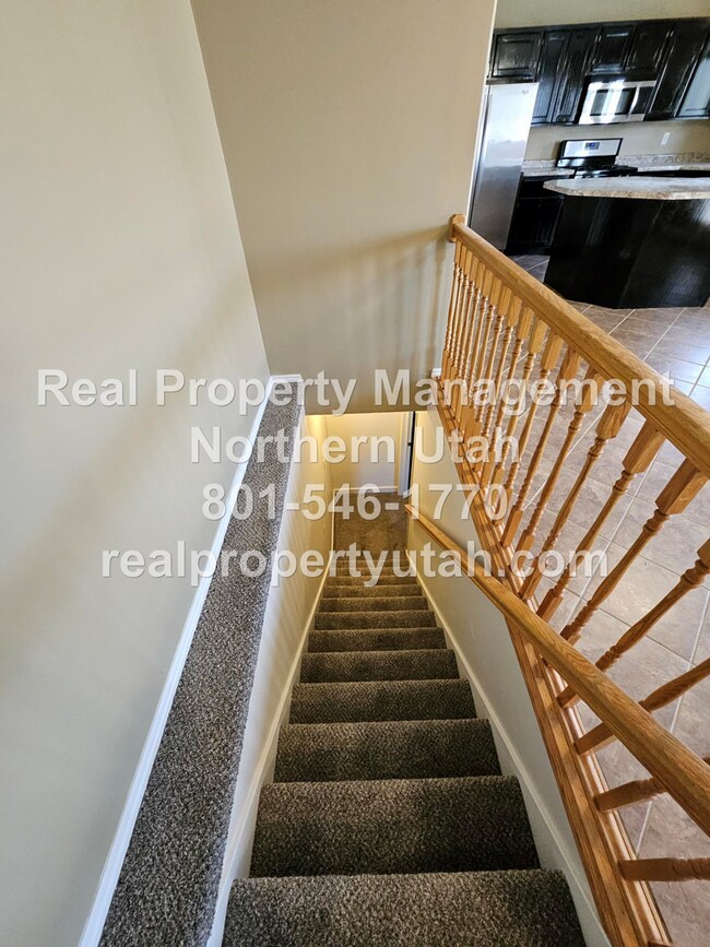 Building Photo - Stunning 4 Bedroom 3 Bath Syracuse Home