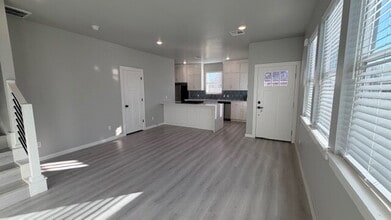 Building Photo - "Modern Comfort Awaits: Spacious 2-Bed, 2.5-Bath Multiplex Gem in Oklahoma City!"