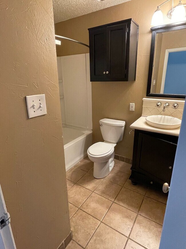 Building Photo - 2 BEDROOM @ UNT