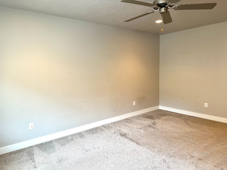 Building Photo - 822 S Aspen Wy