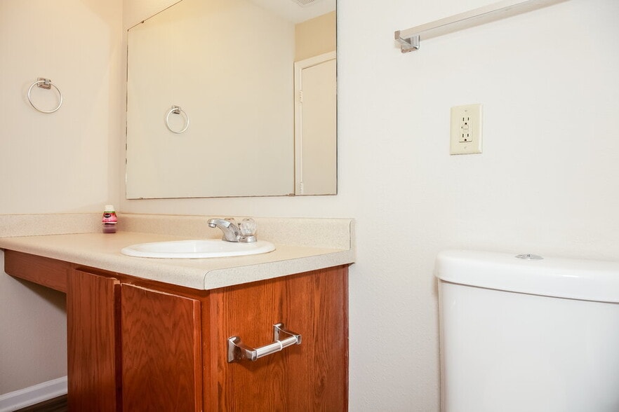 Building Photo - 1018 Allegiance Dr