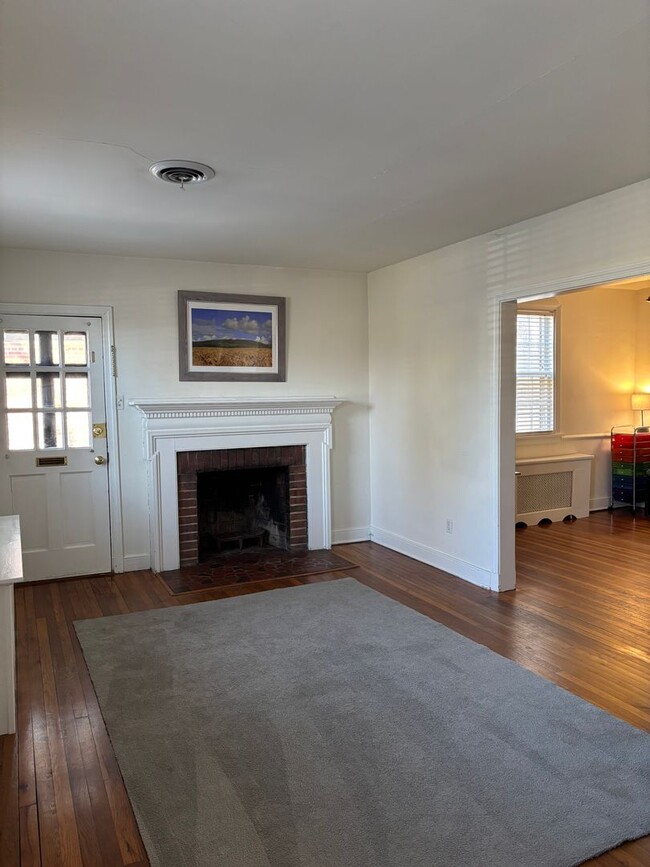 Building Photo - Perfect Home a Block from Mary Munford