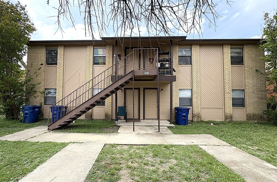 Primary Photo - 207 Northern Dove Ln