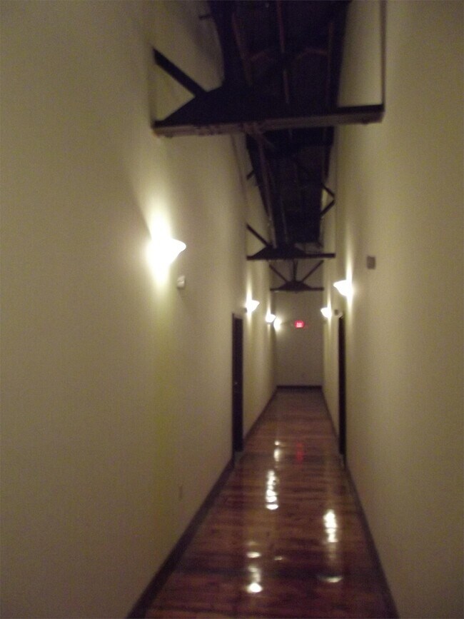 Building Photo - 125 Inman St E