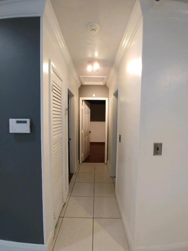 Building Photo - 2606 Alcazar Dr