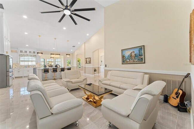 Building Photo - 2832 Rodeo Dr