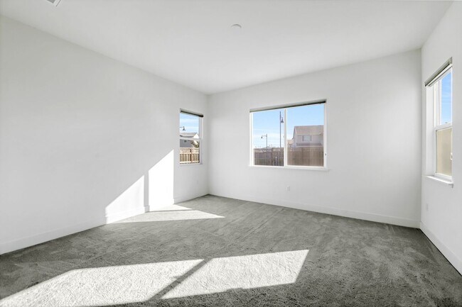 Building Photo - Beautiful Corner Lot 3 Bed 3 Bath Home