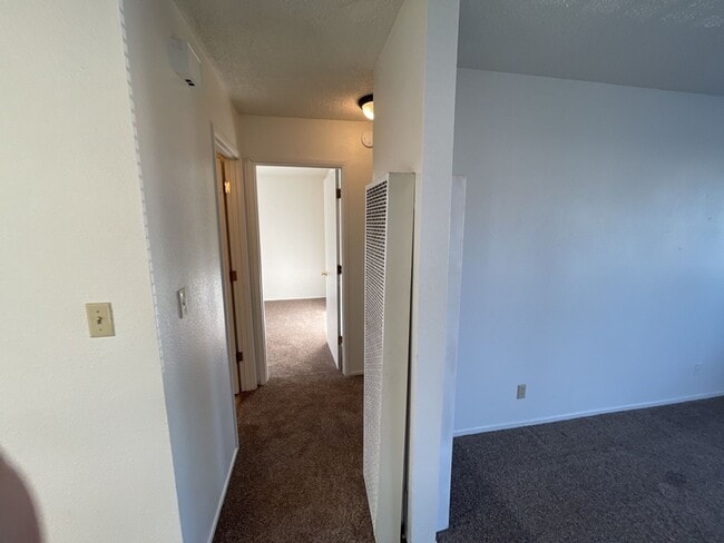 Building Photo - (OTM) 520-550 Summer [PRM: Marlene] (4)