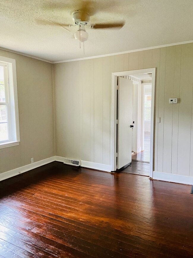 Building Photo - 4/2 home for rent! $1100