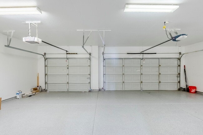 Building Photo - 760 N Swan Dr