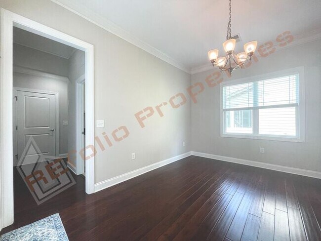 Building Photo - Lovely & Spacious 3 Bedroom, 2.5 Bathroom ...