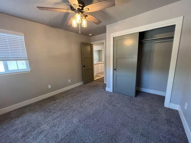 Building Photo - Incredible condo with 2 car garage