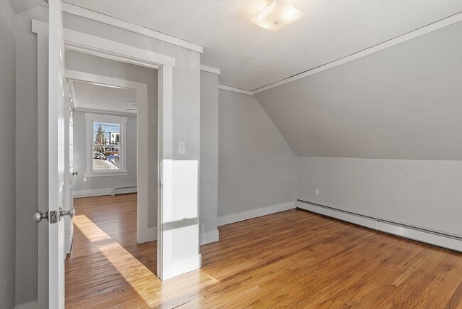 Building Photo - 88 Baker St