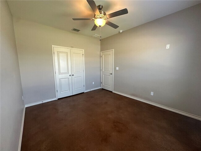 Building Photo - 106 Chiman Cir