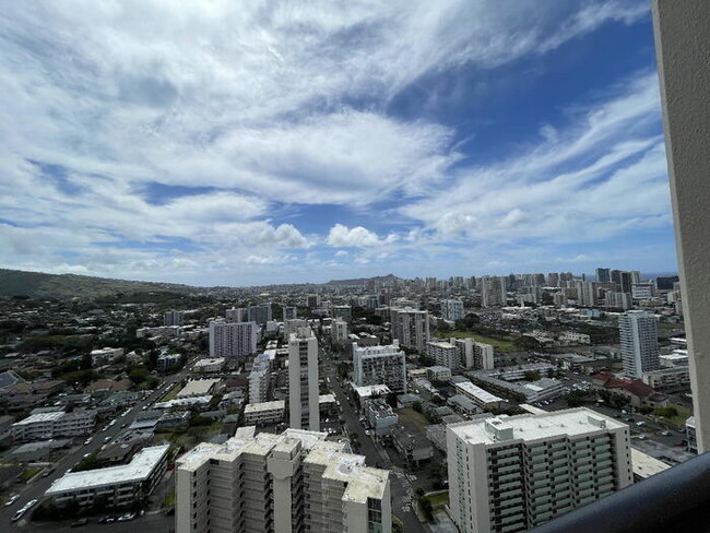 Building Photo - MOTT SMITH LANILOA 1/1/1, W/D, A/C, D/W, e...