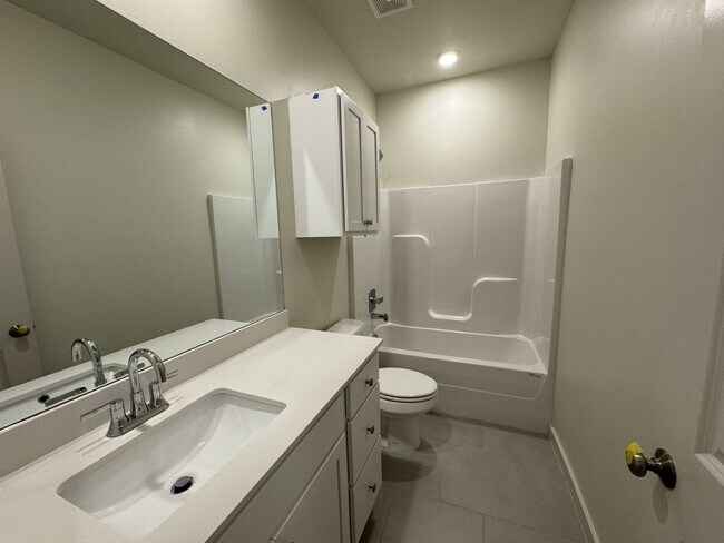 Building Photo - Luxury 3 Bedroom 2 Bathroom Duplex with 2 Car Garage in Bethany, Ok (ALL appliances included)
