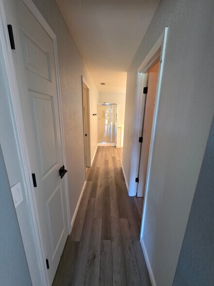 Master hallway - 4321 Grafton Cir