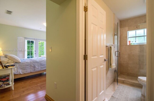 Building Photo - 1237 Aduana Ave