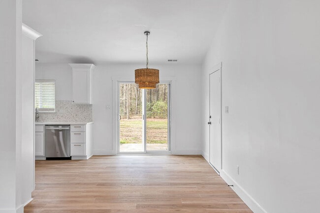 Building Photo - 374 Union Chapel Church Rd