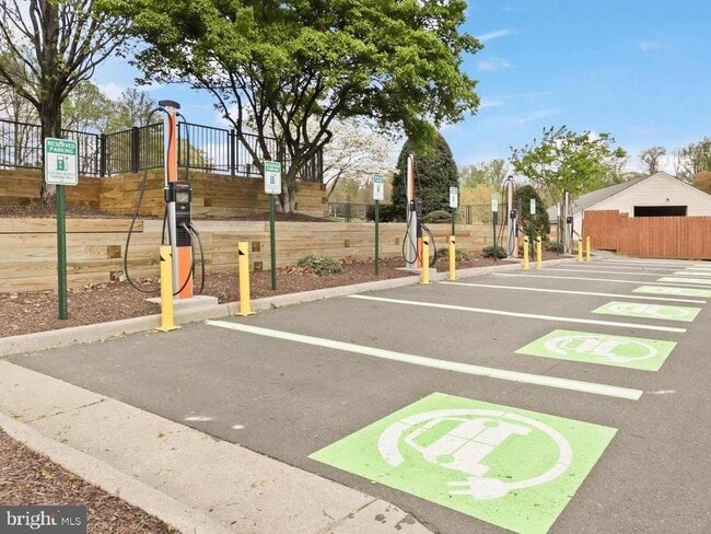 Building Photo - 12012 Golf Ridge Ct