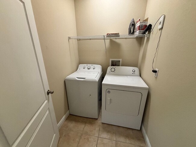 Building Photo - Fully Furnished 3-Bedroom Townhome