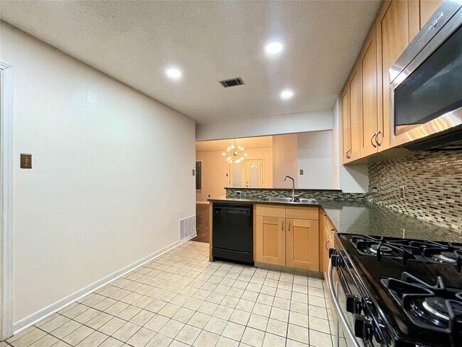 Building Photo - 5912 Avery Island Ave