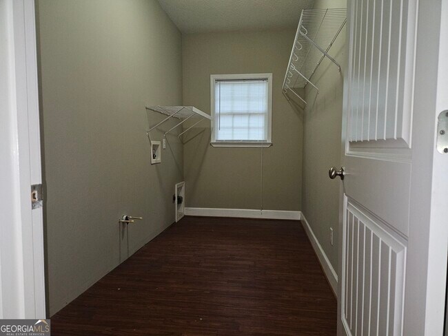 Building Photo - 104 Evergreen Dr