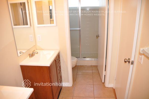 Building Photo - 9788 Fox Chapel Rd