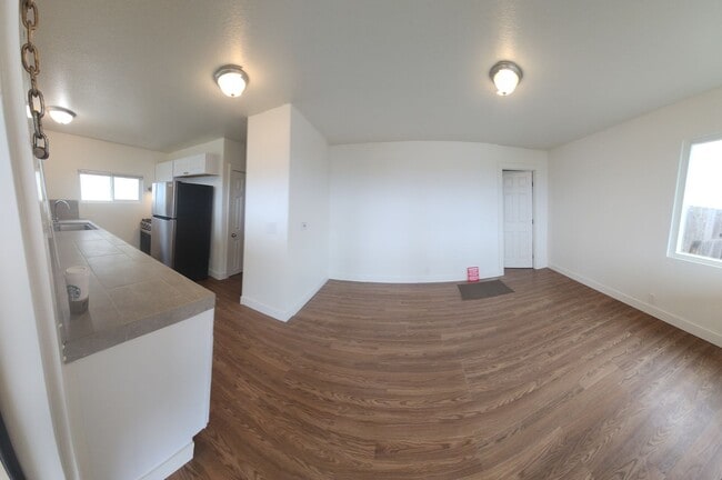 Building Photo - Views of Morro Bay in this cozy hillside cottage!