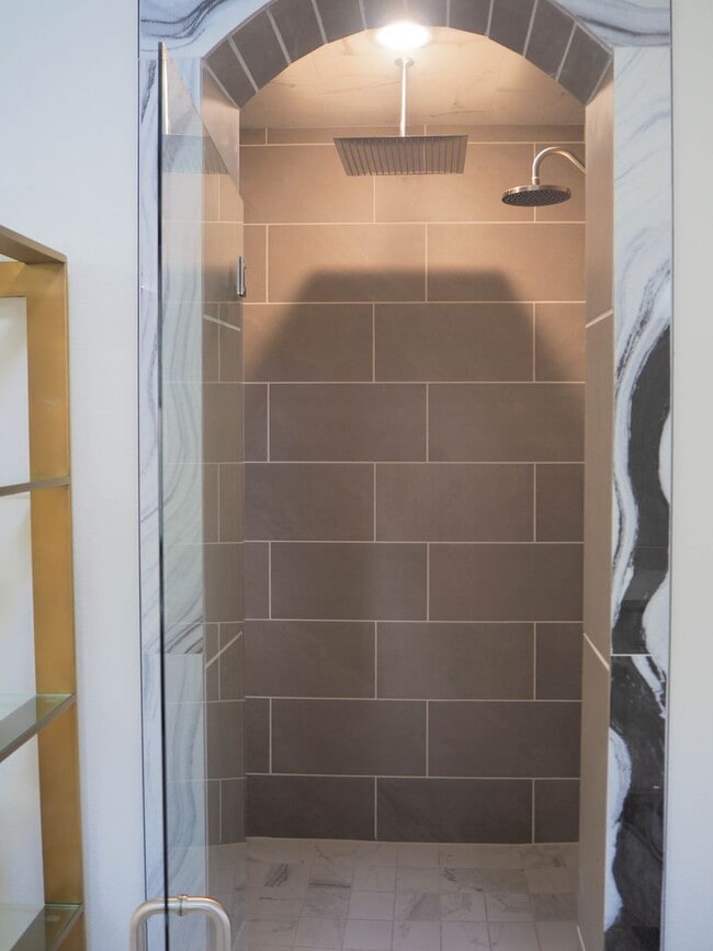 Building Photo - 1310 Sunflower Ave