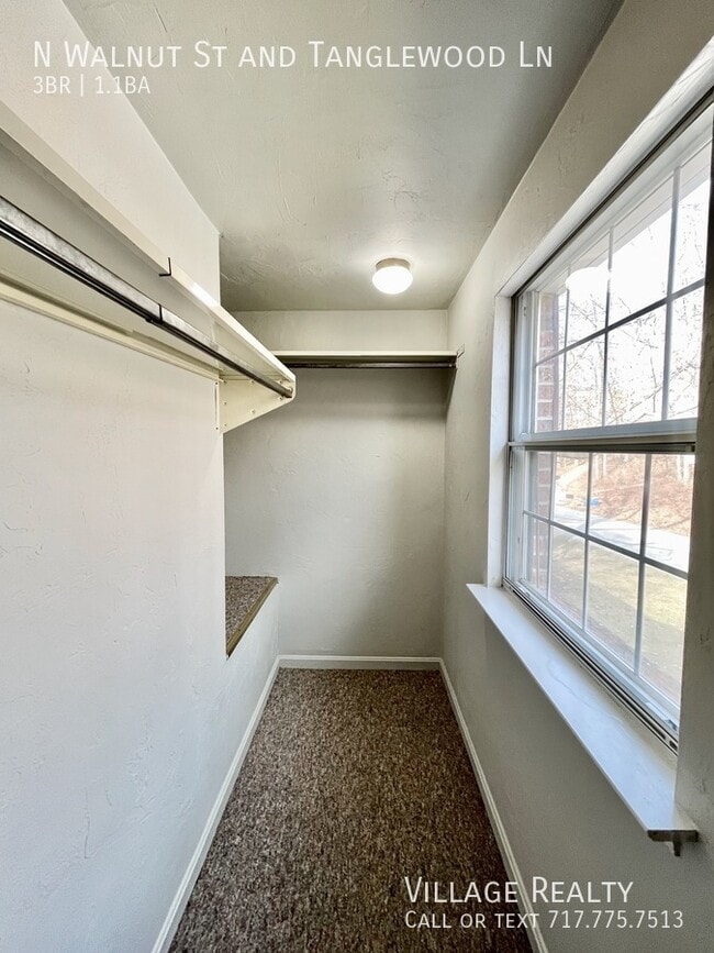 Building Photo - 492 N Walnut St