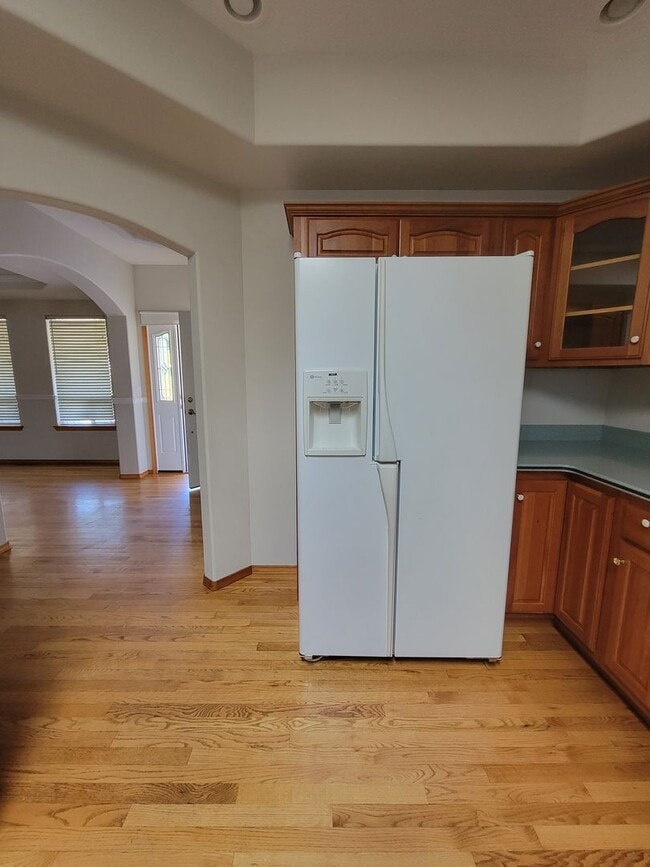 Building Photo - 100 Sapphire Pl