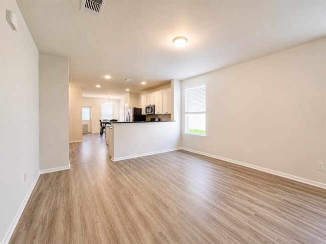 Building Photo - 220 Pepperbark Loop