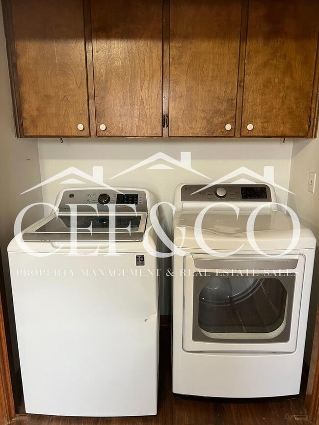 Building Photo - Spacious 2 bedroom now available in Spartanburg!