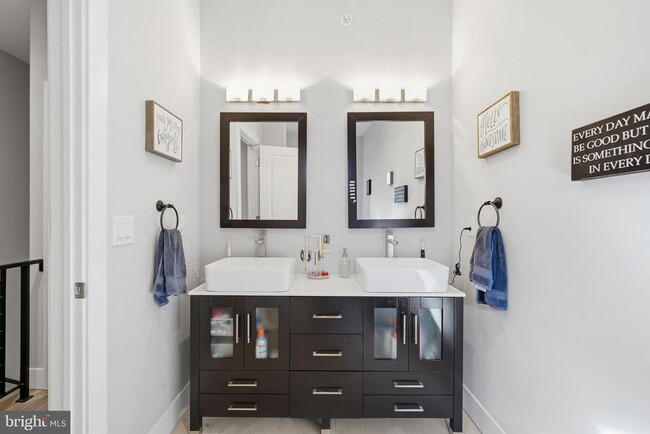 Building Photo - 1728 Ingersoll St