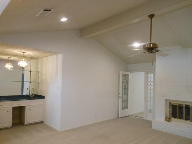 Building Photo - 2207 Boca Raton Dr