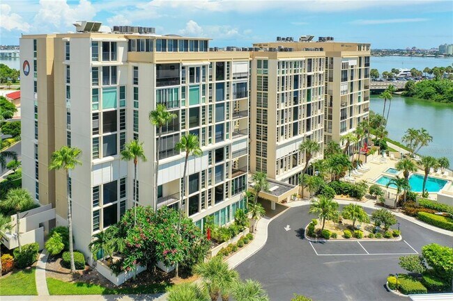 Building Photo - 7400 Sun Island Dr S