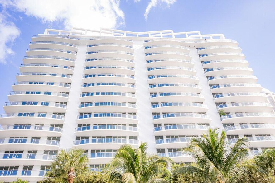 Building Photo - 3100 N Ocean Dr