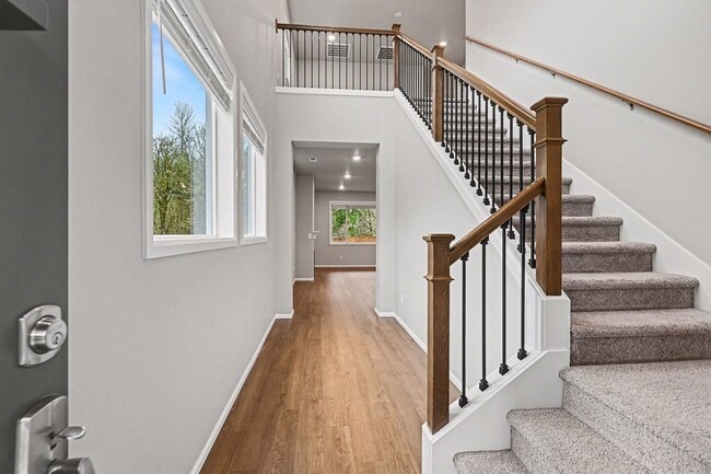 Building Photo - 4 bed 2.5 bath spacious home available for move in NOW