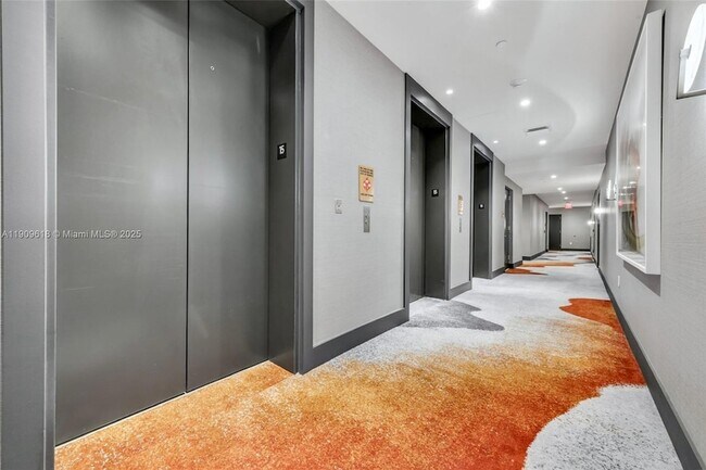 Building Photo - 2678 Tigertail Ave