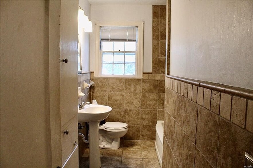 Bathroom - 2069 Gorgas St