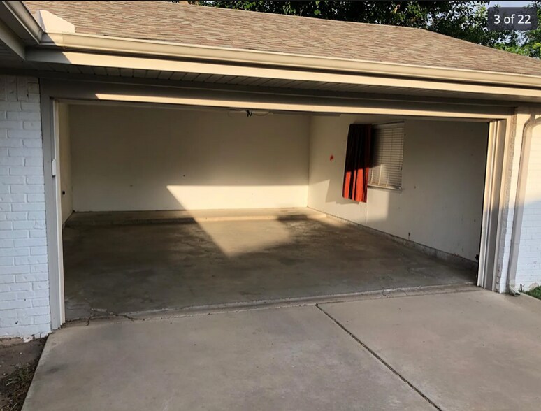 Building Photo - 2410 SW 26th Ave