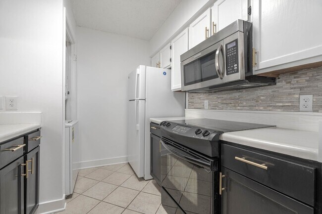 Building Photo - 2277 S Kirkwood Rd