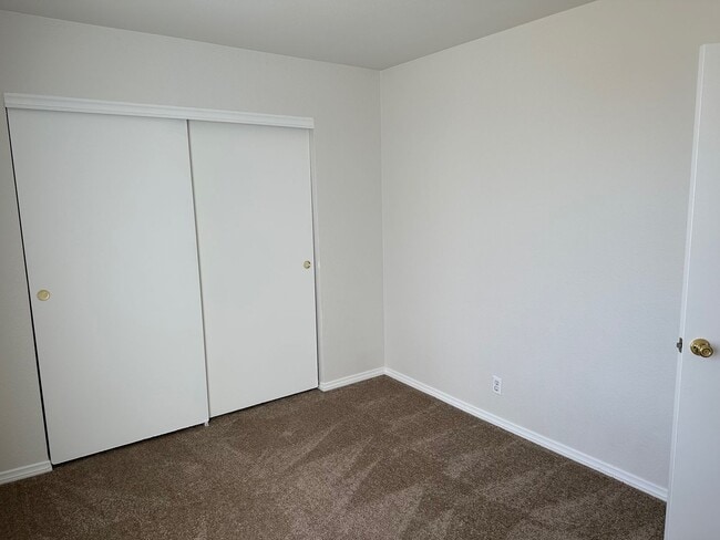 Building Photo - GORGEOUS NORTHWEST HOME, MOVE IN READY!